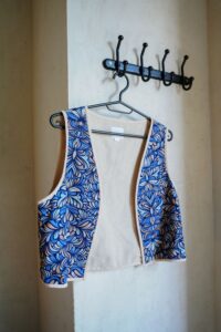 Kamizelka Brisa Boho (granatowo-beżowa)